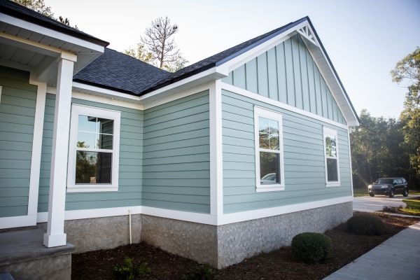 Damaged Siding Repair in Saint Peters