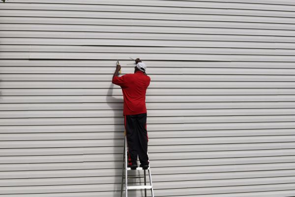 Loose Siding Repair in Saint Peters