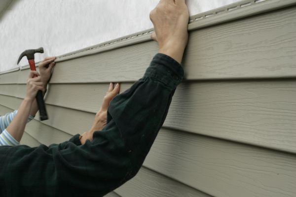 Cost of Insulated Siding Installation in Saint Peters