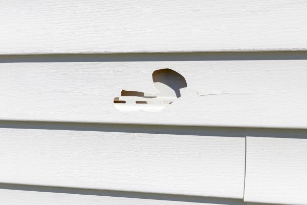 Cost of White Vinyl Siding Repair in Saint Peters